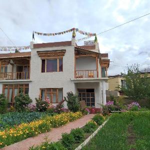 Chakzot garden house