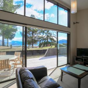 Anderson Heights | Spacious Stay with lake views