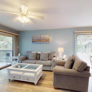 48 Hickory Cove