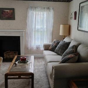 Entire Home - 4 Bedroom - Canandaigua - Steps Off Downtown - Walking distance to Restaurants Shops Breweries & Pubs