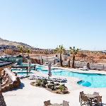 395 Zion Village X-BOX ONE LOTS OF GAMES BUILT-IN BUNK BEDS POOL VIEWS AND MORE!