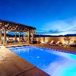 Paradise Village 107 Private Pool Hot Tub Pickle-ball Basketball Futsal Court and Game Room