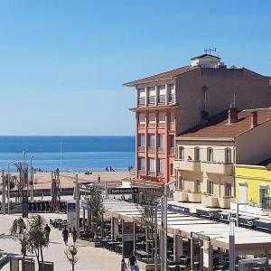 Studio climatise balcon proche plage et commerces - FR-1-701-57