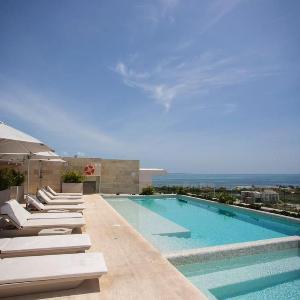 Luxury Condo of 4 Bedrooms