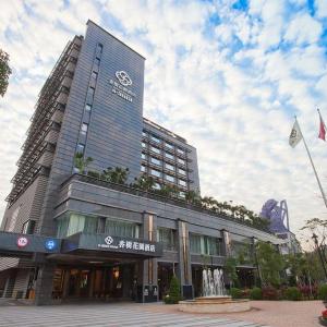 S. Aura Hotel