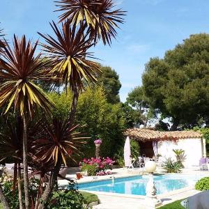 Studio dans villa de charme piscine proche plage