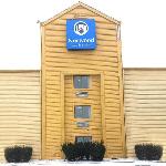 Norwood Inn & Suites Milwaukee