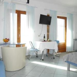 Studio apartment in Dugi Rat with sea view balcony air conditioning WiFi 5132-3