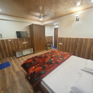 Gayatri Lodge Kasauli