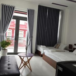 HẠNH CHI 2