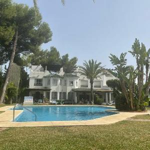 Spacious house with private pool next to Golf Club
