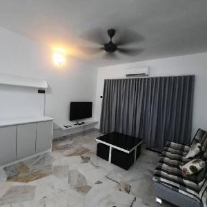 XHQ Home Stay - Bay View Condominium (Blok B-9-2 )