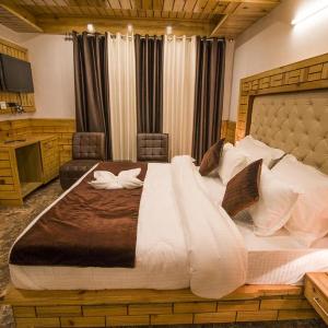 Upper city heart hotel #Atithi Devo Bhava #Mountain View # Cheap Hotel Best Prices Guaranteed with Deals#Free Parking#cricket stadium 8 km#Mcleodganj 2 km- Bhagsunag 4 km