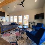 Timber & Tin B 1Bed 1Bath w Pool & Rooftop Deck