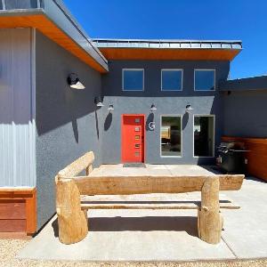 Timber & Tin G 2Bed 2Bath w Pool & Rooftop Deck