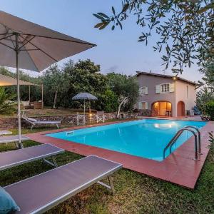 Villa Dondolino a Stylish Farmhouse