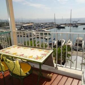 Studio à Hyères Port avec loggia et parking - FR-1-335-187