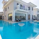 Luxurious 4BR Villa Villa w/ Private Pool & Beach