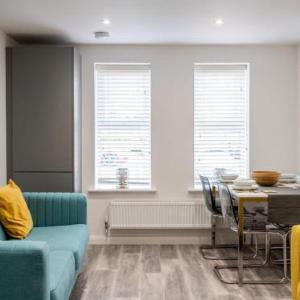 SEA AIR by BOURNECOAST - A Two Bedroom Apartment with Parking - Minutes to the Sandy Beaches - FM10676