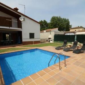 PENI 168A - Belle maison avec piscine