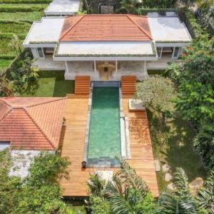 Villa Reina by SooBali - Spacious & Modern near Canggu with Butler-Cook Private Pool and Tropical Gardens