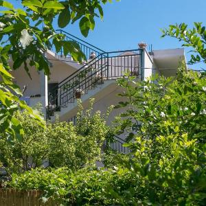 Apartments with parking space Kastel Stafilic Kastela - 20802