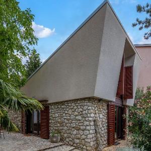 Lovely Holiday Home By The Sea - Happy Rentals
