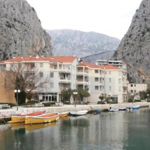 One-Bedroom Apartment Omis 07