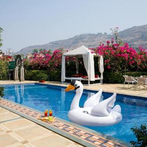 StayVista's Le Sutra Great Escapes - 5BR - Geometrica - Artistic Rooms Mountain View Pool and Gazebo Retreat