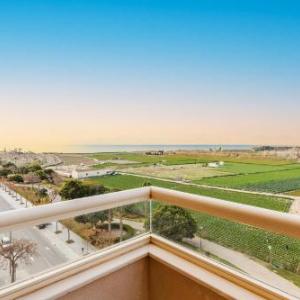 A&N Spacious Family Apartment with Pool & Parking