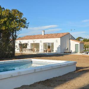 Amazing Home In Serignan