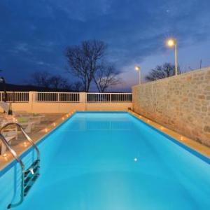 Two-Bedroom Holiday home Krusevo with an Outdoor Swimming Pool 04