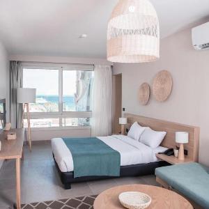DELUXE SUITE DOUBLE WITH SEA VIEW 120