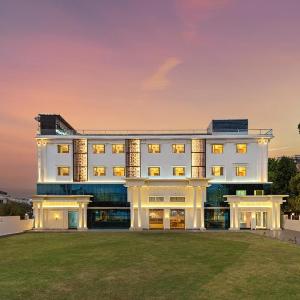 Luxe Stayz Aravali Tree
