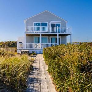 Two-Level Oceanfront Cottage—Decks Water Views