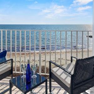 Steps to the Surf—Modern Oceanfront Condo