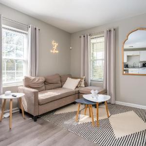 Vibrant 1 bed APT near Downtown Cola!