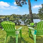 Poppys Pond: Pondfront Cape Home with A/C Wifi