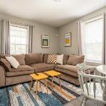 Luxury 1 bed APT near Five Point. Pets welcome!
