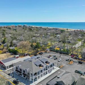 TJs Tide: Prime Location Condo w/ Outdoor Deck
