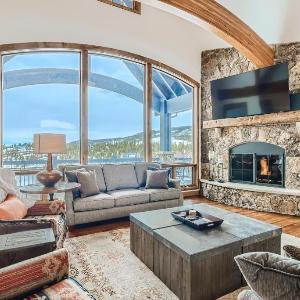 NEW LISTING! Après & Fairway Retreat home
