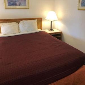 Hotels near Chinook Winds Casino Resort - Four Winds Motel