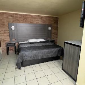 Thirsty Horse Saloon San Antonio Hotels - Americas Best Value Inn San Antonio Airport South