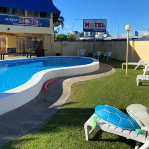 Hotels near People First Stadium Carrara - Sunburst Motel