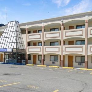 Travelodge by Wyndham Manhasset