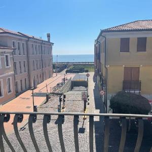 Trilocale vista mare con 2 bagni nel centro storico - Agenzia Cocal
