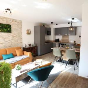 Moderne appartement 4 pers avec balcon sud parking et WiFi - à 200m des pistes et navette - FR-1-623-255
