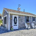 Cozy Cape Guest Cottage—Steps to Oceanfront Bay East Sandwich Massachusetts