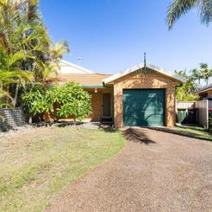 Pet friendly Driftwood Cottage 1-28 Farm Rd - W-Fi Air Con and ground floor