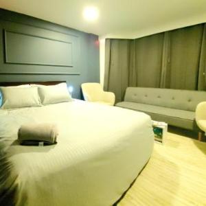 Premium Bed Ι Complete Work Station Ι Comfortable Executive Suite Ι Tequendama - Centro Internacional - Downtown